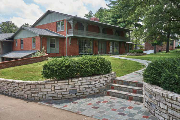 2611 E. Schellridge